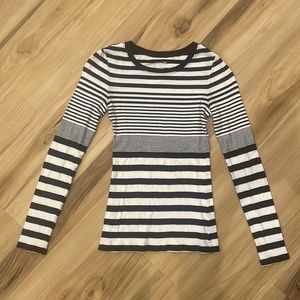 Old navy size XS black and white long sleeve tee